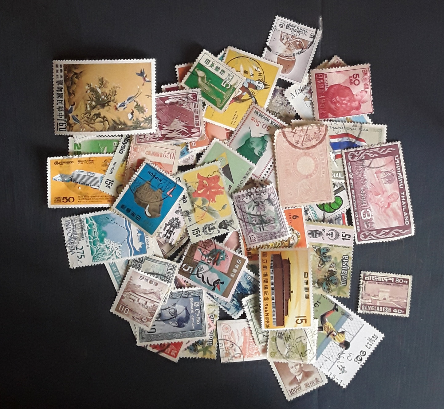 Lot of 100 Asian Stamps – Great Value Continental Selection - Historical And Unique Mix