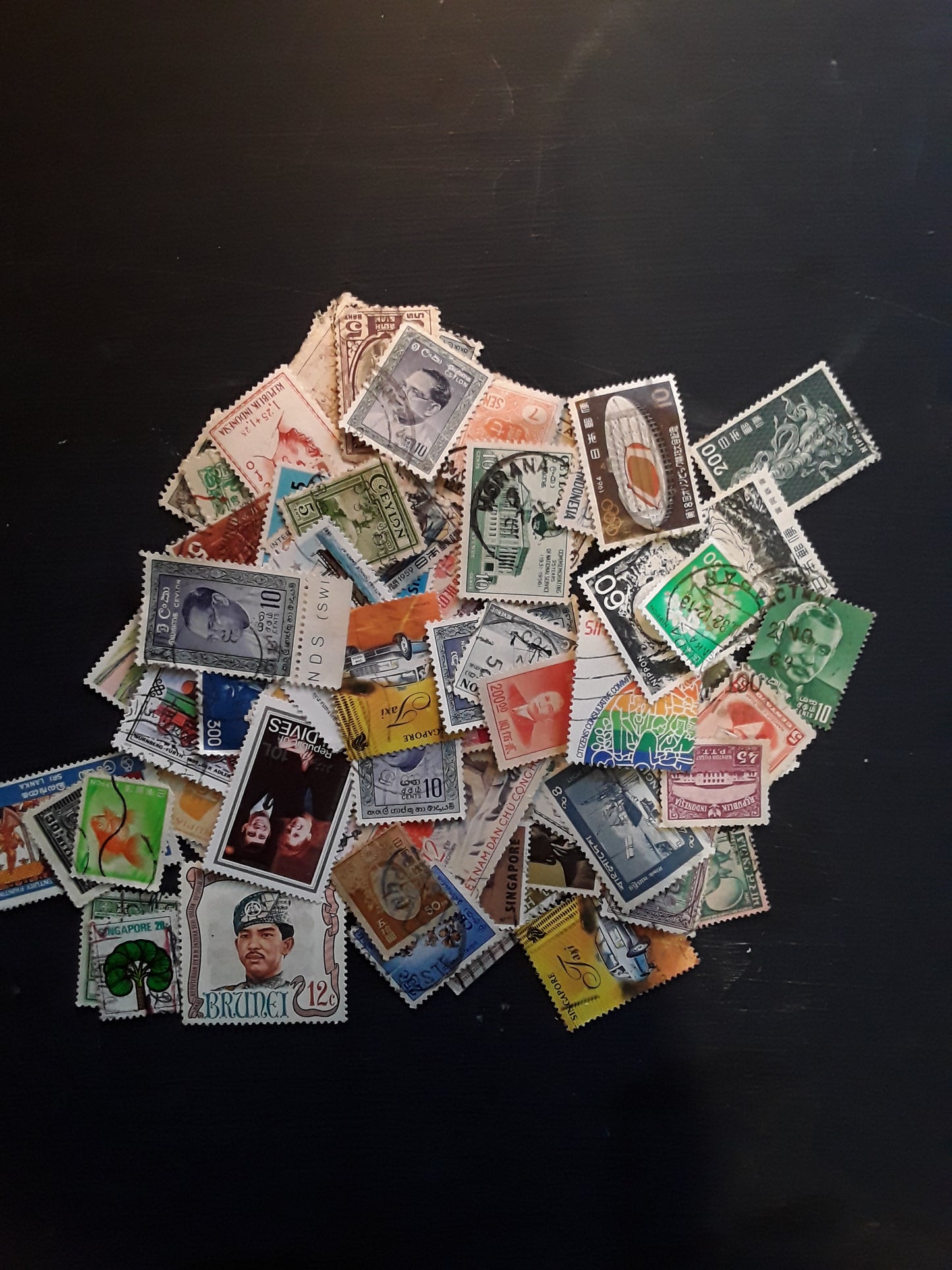 Lot of 100 Asian Stamps –  Great Value Continental Selection -  Historical And Unique Mix