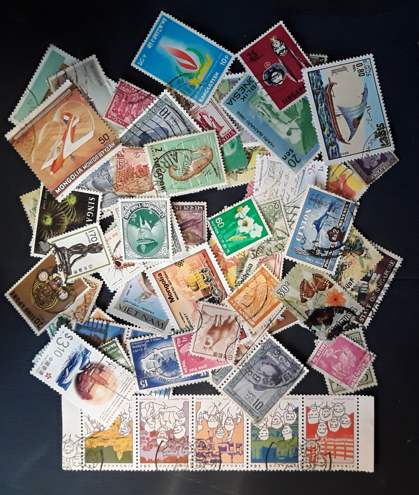 Lot of 100 Asian Stamps –  Great Value Continental Selection -  Historical And Unique Mix