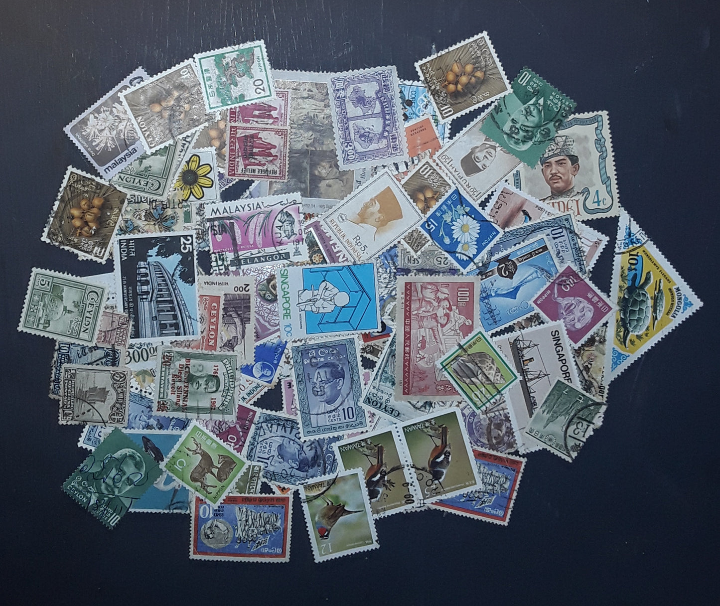 Lot of 100 Asian Stamps –  Great Value Continental Selection -  Historical And Unique Mix