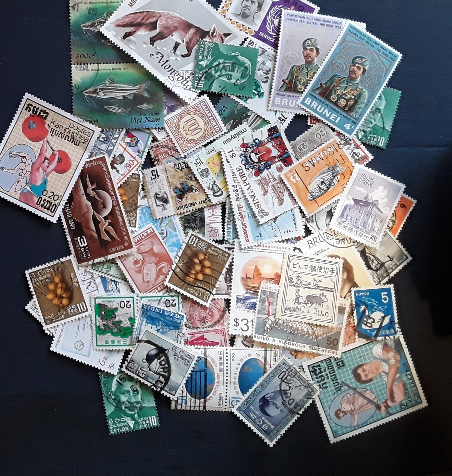 Lot of 100 Asian Stamps –  Great Value Continental Selection -  Historical And Unique Mix