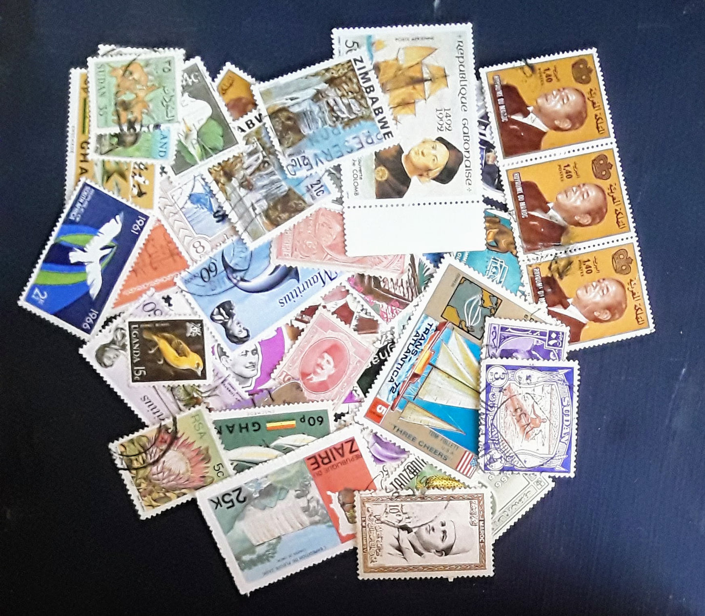 Lot Of 100 African Stamps - Colourful And Culturable Continental Collection