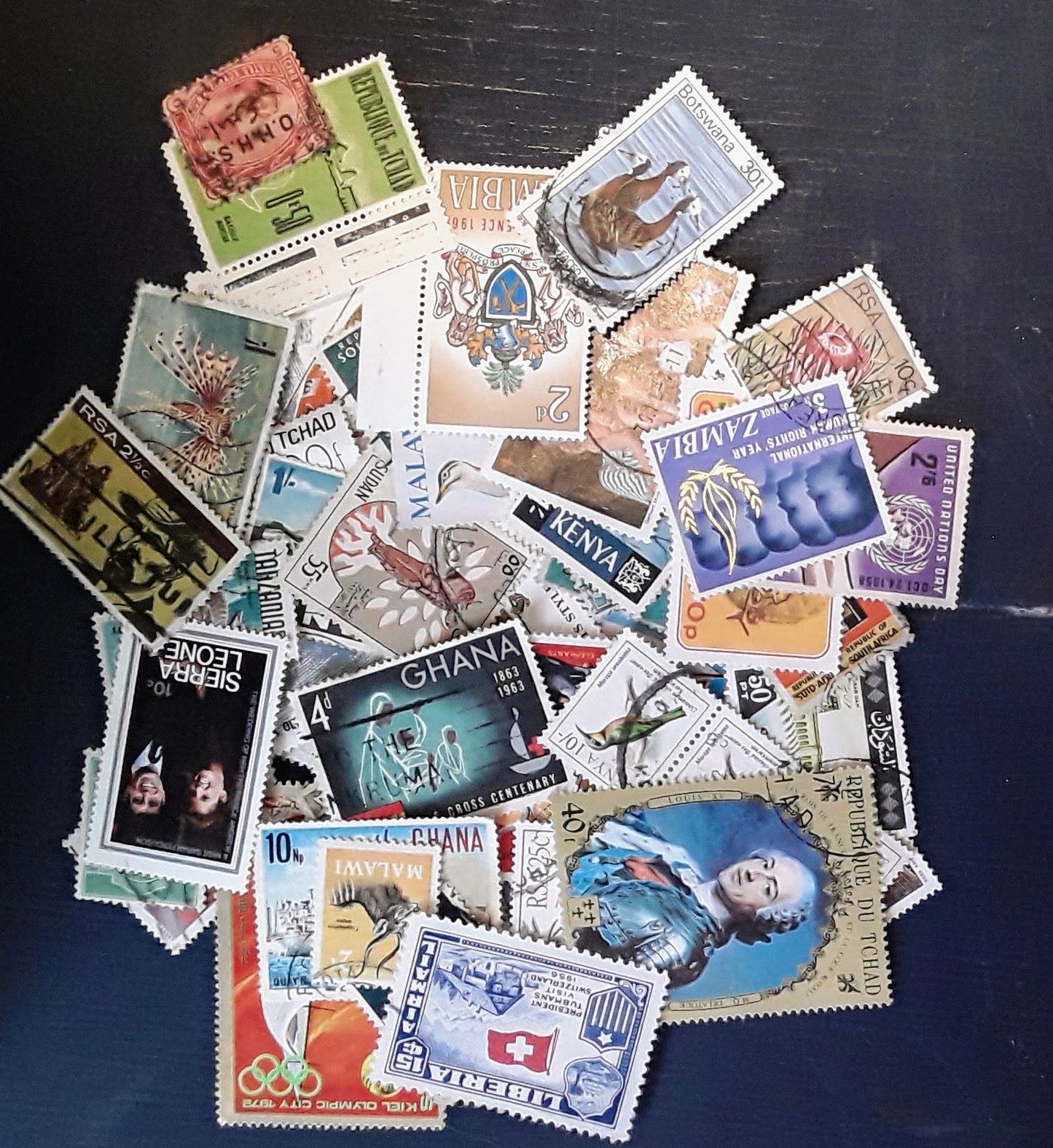 Lot Of 100 African Stamps - Colourful And Culturable Continental Collection