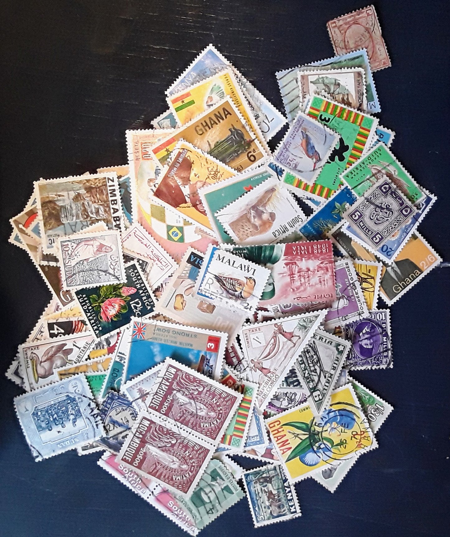 Lot Of 100 African Stamps - Colourful And Culturable Continental Collection