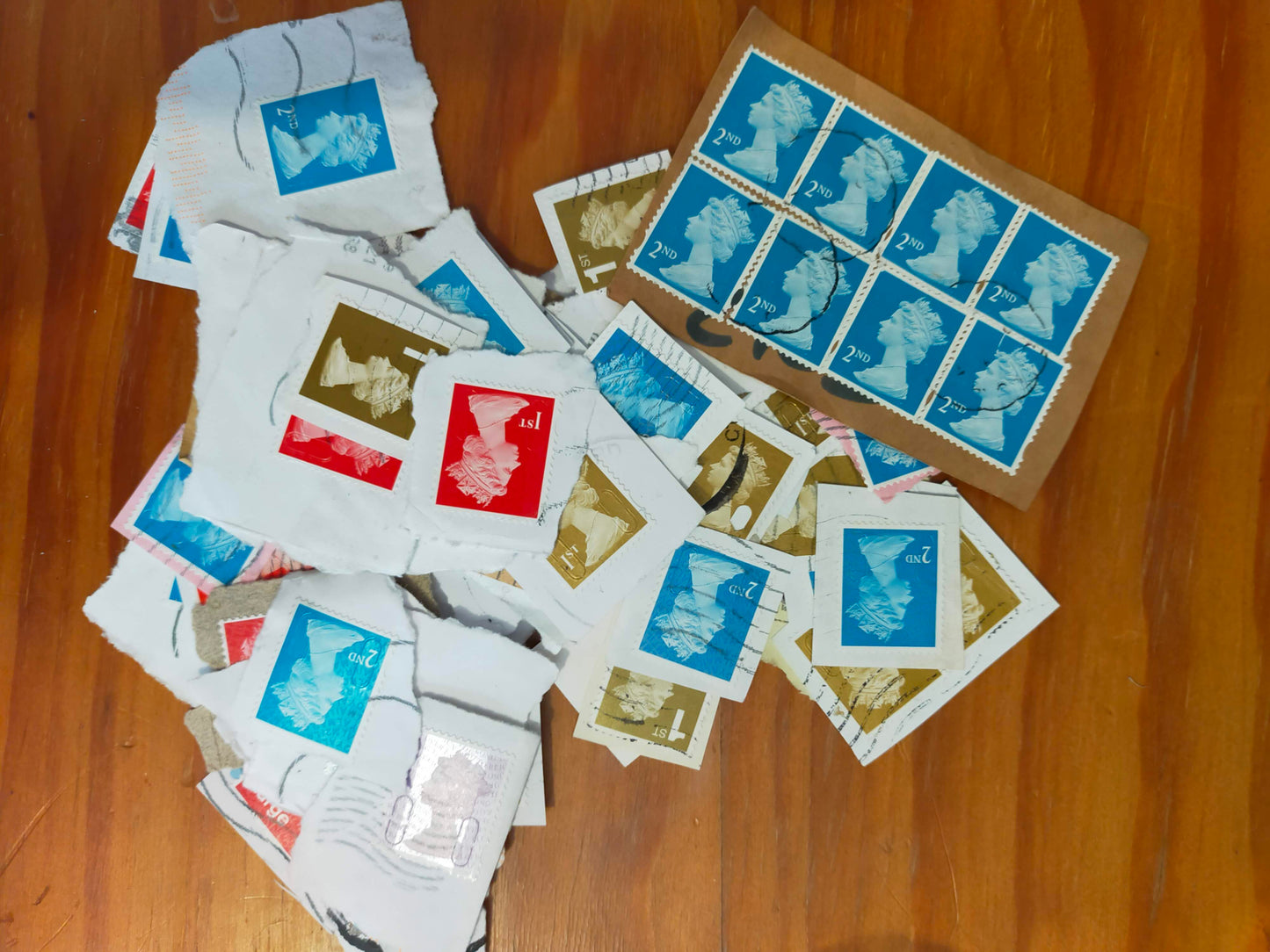 UK 1st/2nd class stamps  with security on paper x25