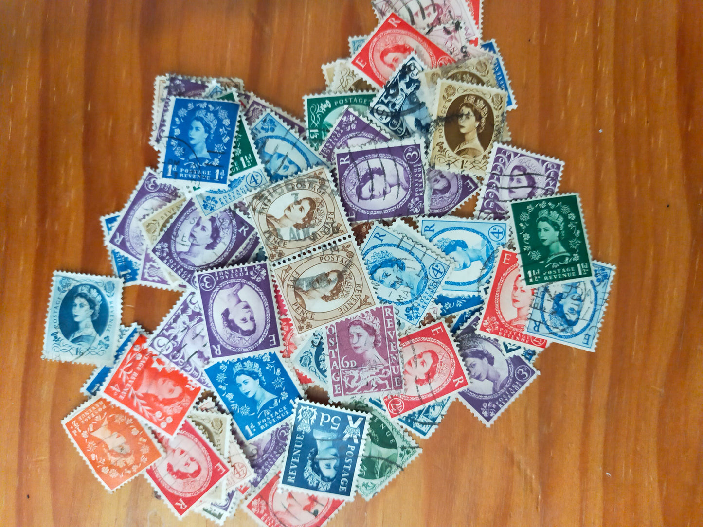 50x UK Elizabeth the second Vintage stamps bundle