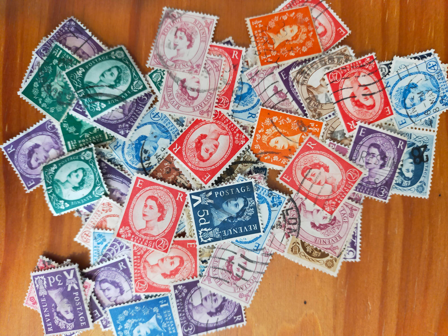 50x UK Elizabeth the second Vintage stamps bundle