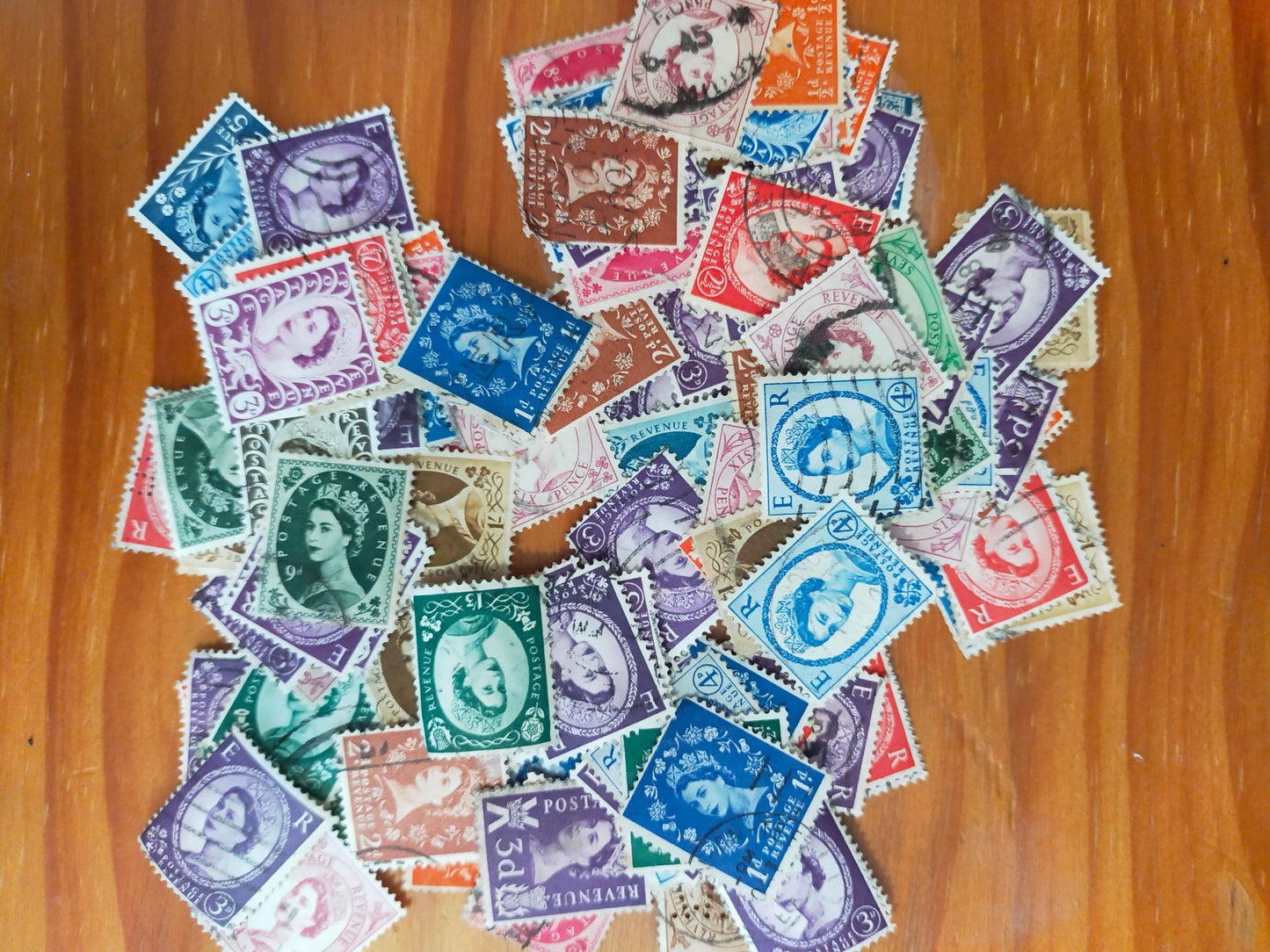 50x UK Elizabeth the second Vintage stamps bundle