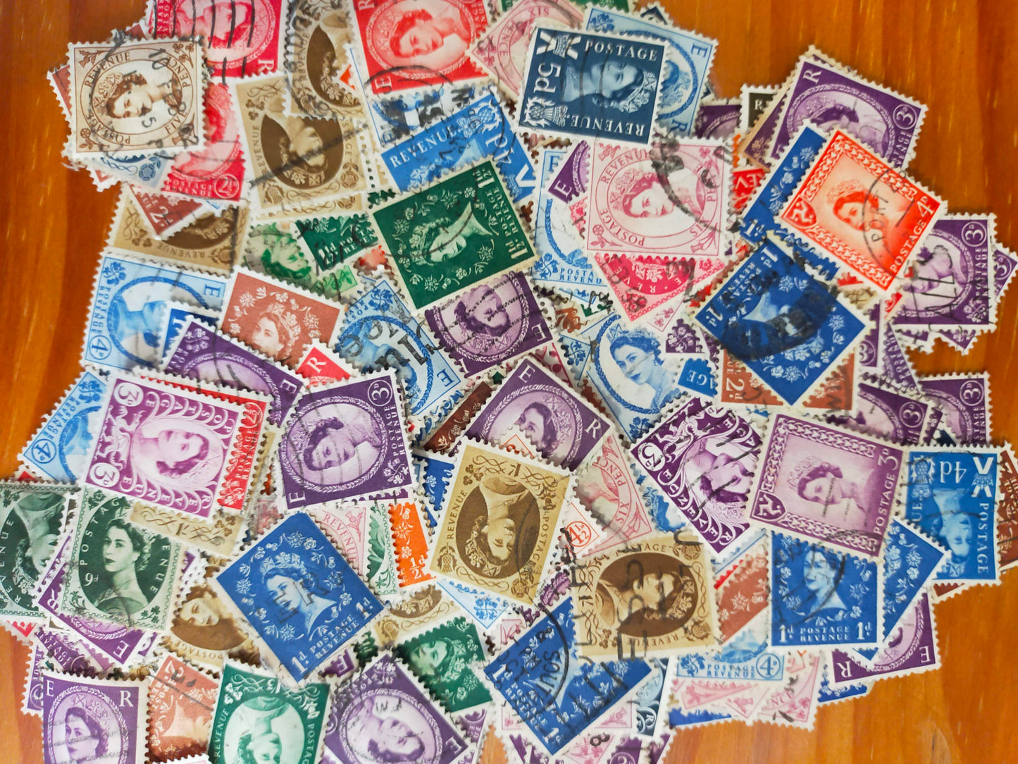 50x UK Elizabeth the second Vintage stamps bundle