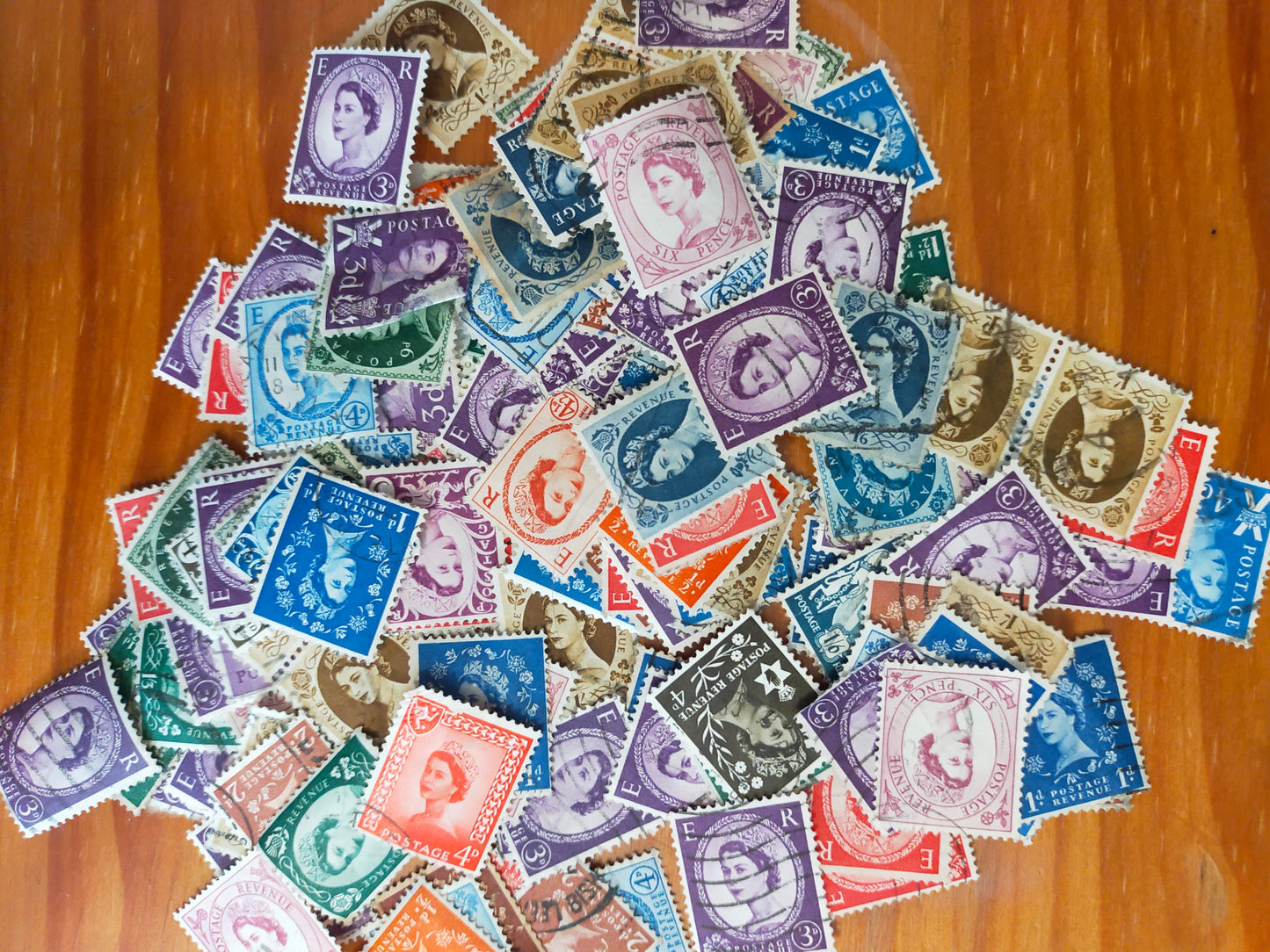 50x UK Elizabeth the second Vintage stamps bundle