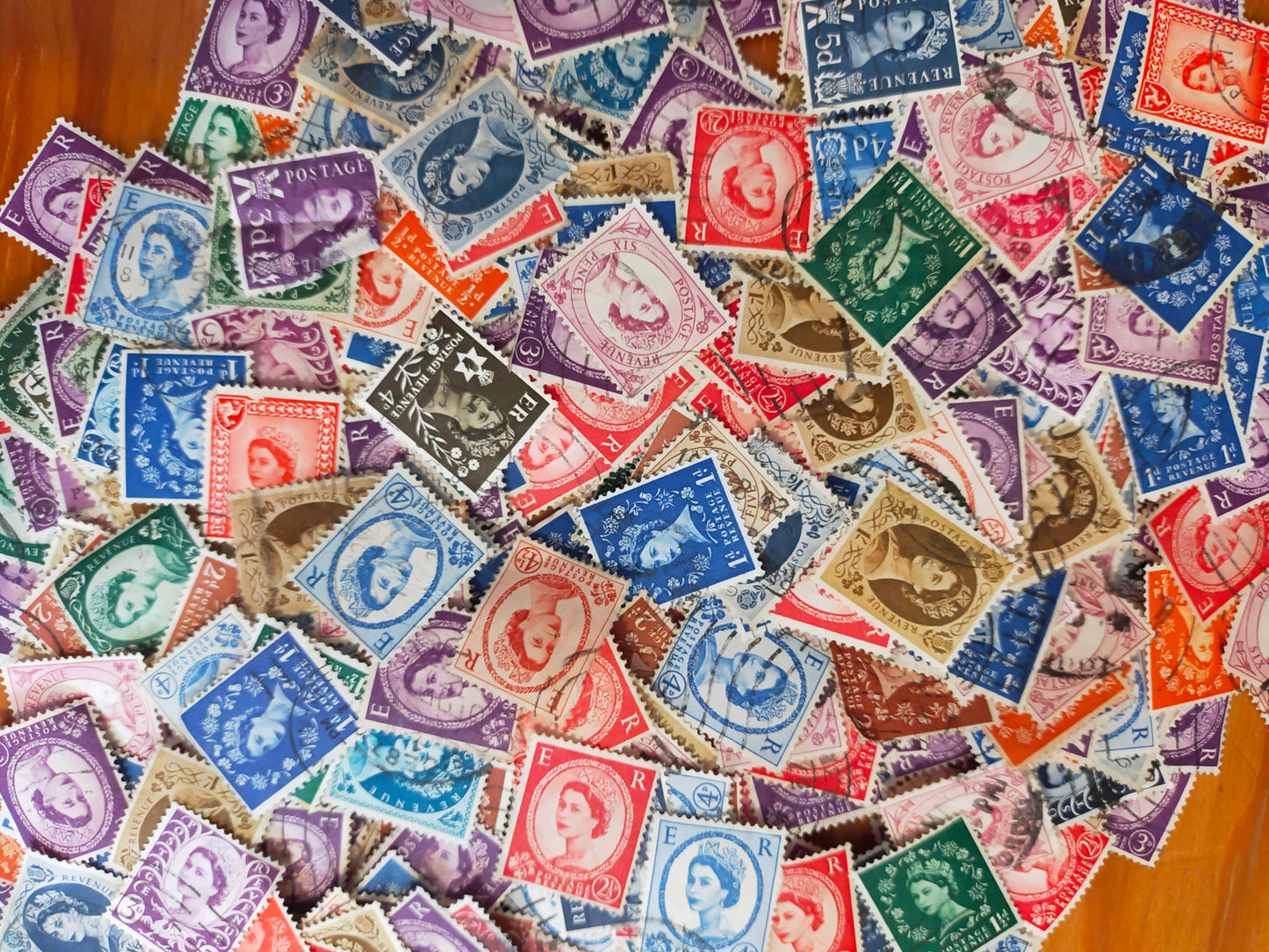 50x UK Elizabeth the second Vintage stamps bundle