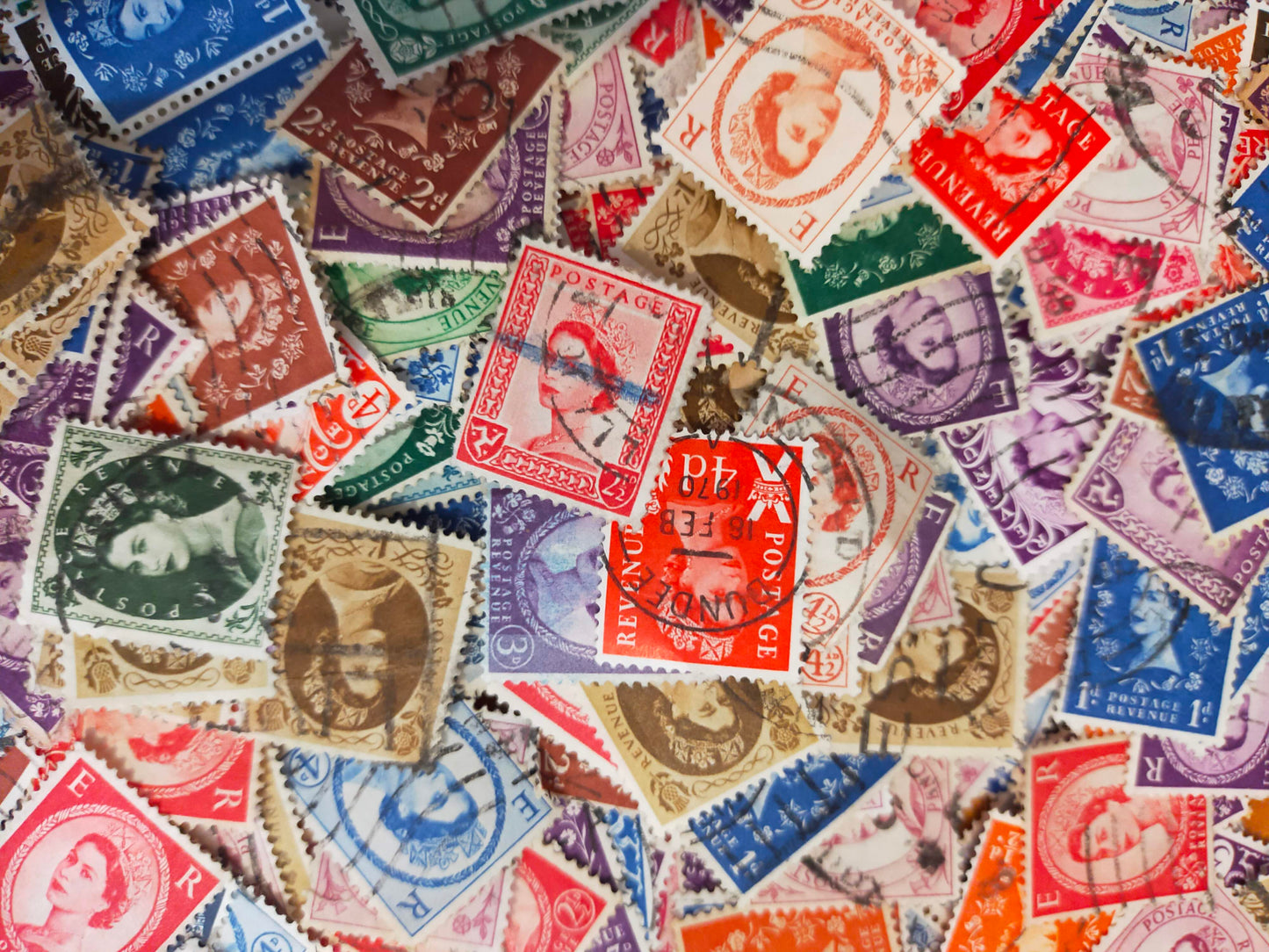 50x UK Elizabeth the second Vintage stamps bundle