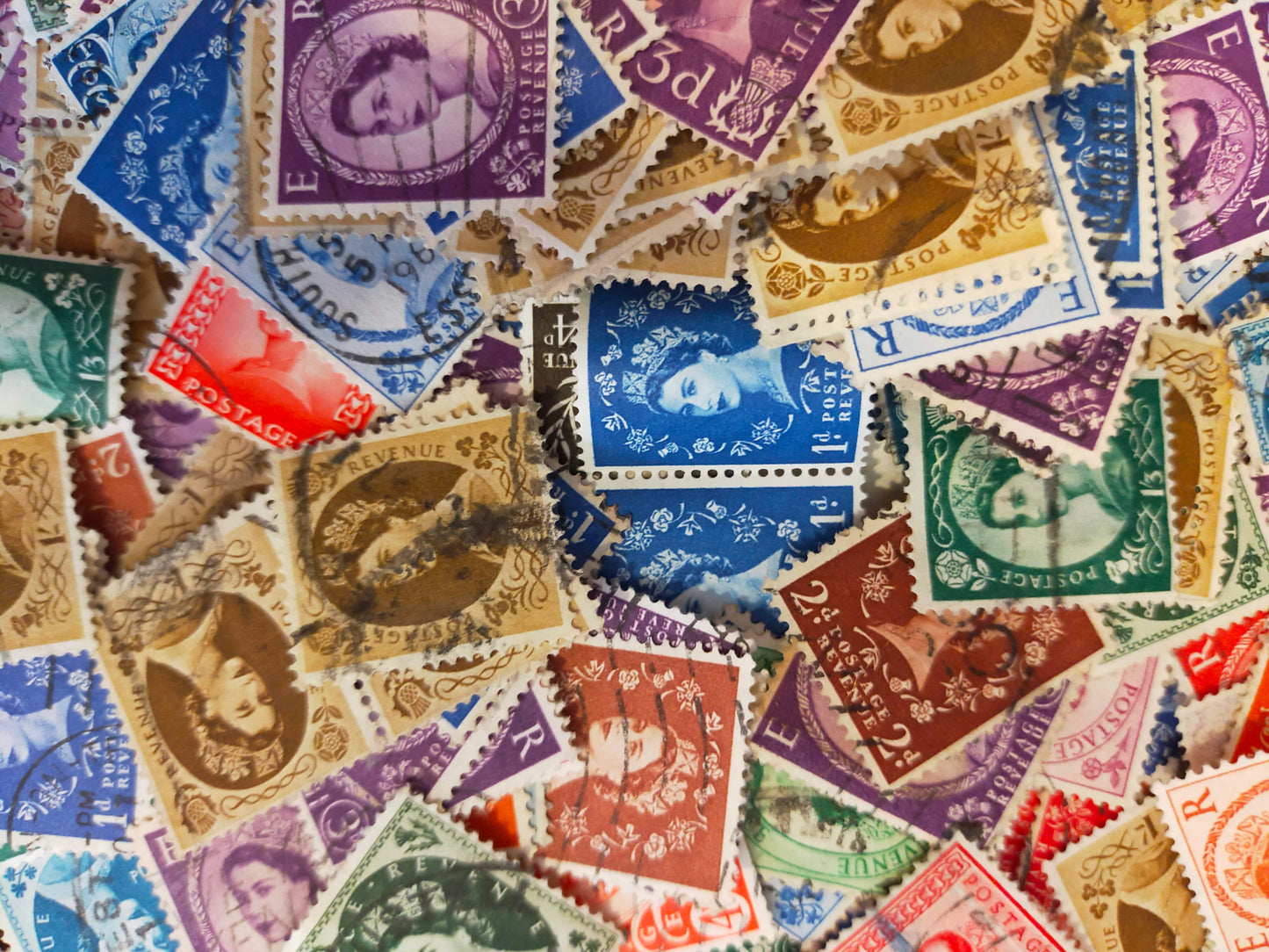 50x UK Elizabeth the second Vintage stamps bundle