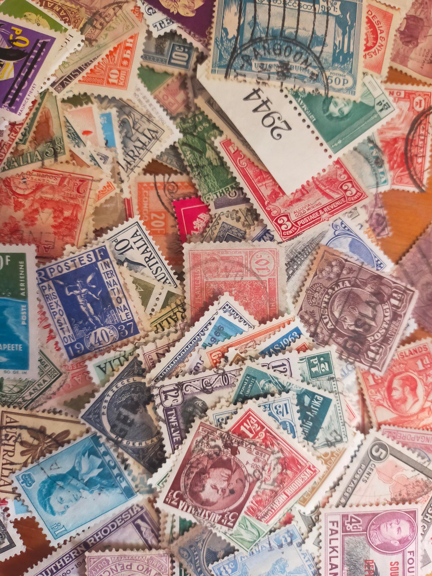 100x Colonial Stamps Worldwide Bundle